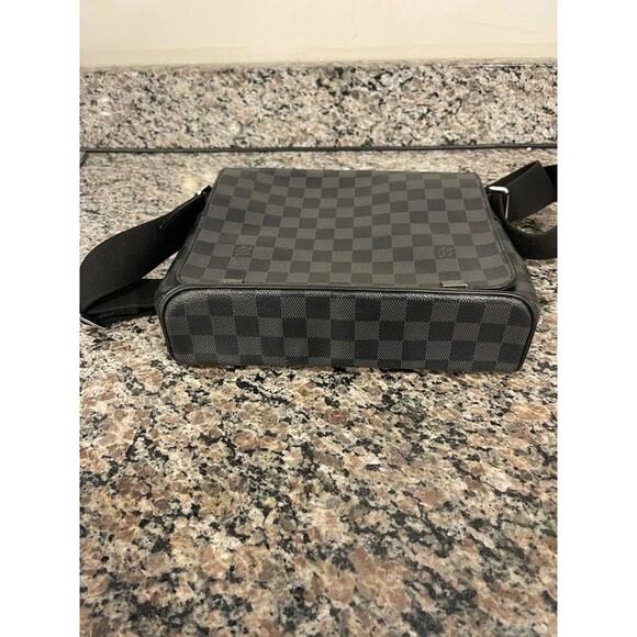 Louis Vuitton District PM Damier Graphite  347732 - Picture 13 of 14